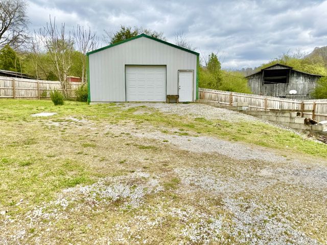 54 Horseshoe Bend Ln, Elmwood, TN 38560