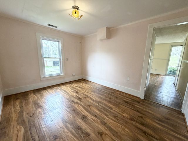 54 Horseshoe Bend Ln, Elmwood, TN 38560