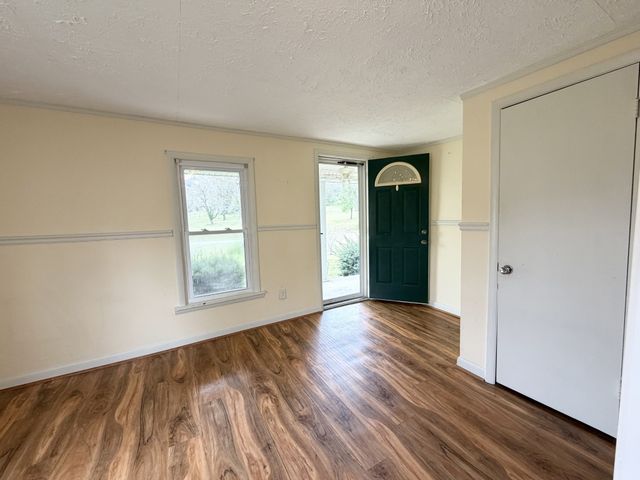 54 Horseshoe Bend Ln, Elmwood, TN 38560