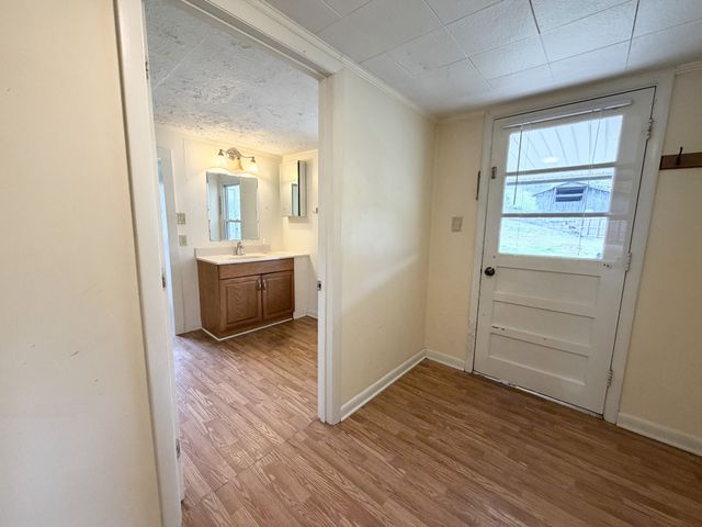 54 Horseshoe Bend Ln, Elmwood, TN 38560