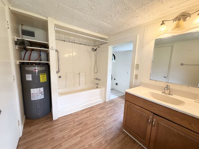 54 Horseshoe Bend Ln, Elmwood, TN 38560