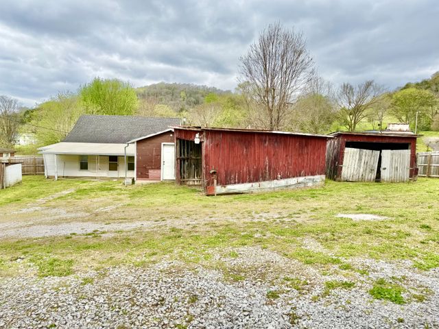 54 Horseshoe Bend Ln, Elmwood, TN 38560