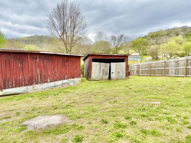54 Horseshoe Bend Ln, Elmwood, TN 38560