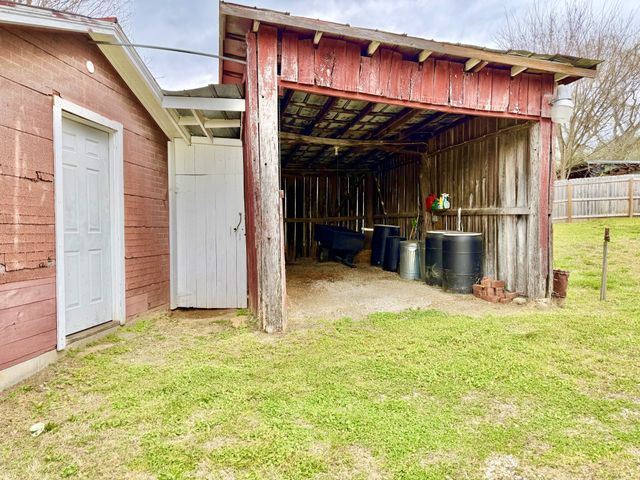 54 Horseshoe Bend Ln, Elmwood, TN 38560