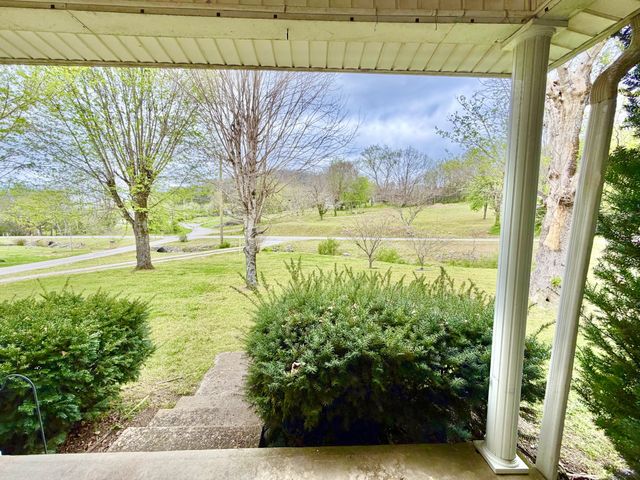 54 Horseshoe Bend Ln, Elmwood, TN 38560