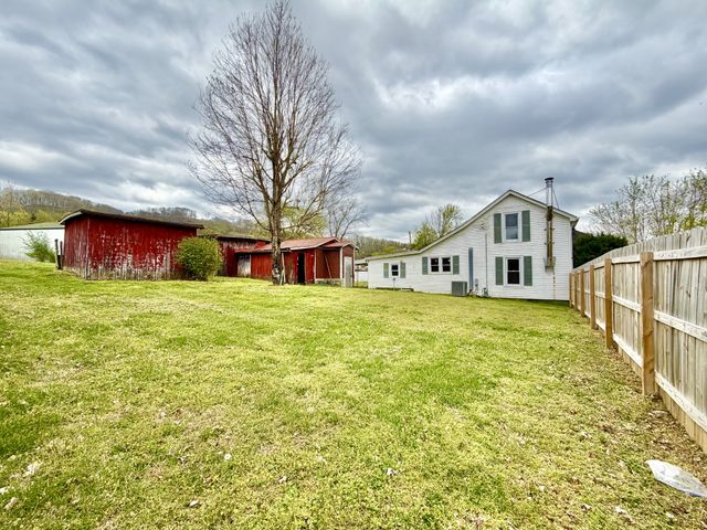 54 Horseshoe Bend Ln, Elmwood, TN 38560