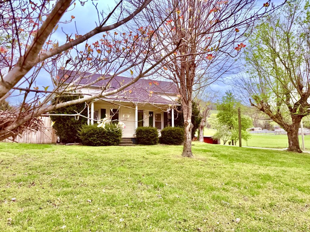 54 Horseshoe Bend Ln, Elmwood, TN 38560