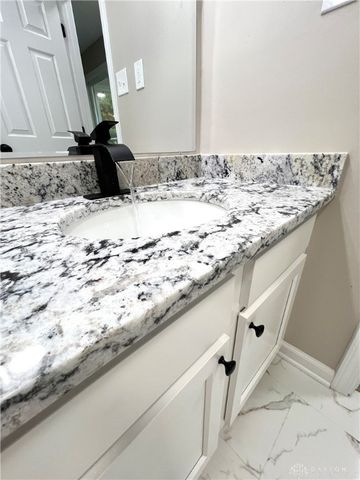 176 Lakeview Drive, Middletown, OH 45044