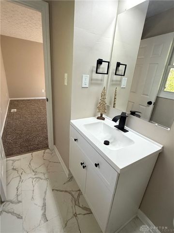 176 Lakeview Drive, Middletown, OH 45044