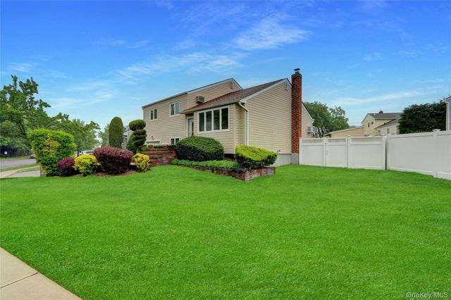42 Briarwood Lane, Plainview, NY 11803