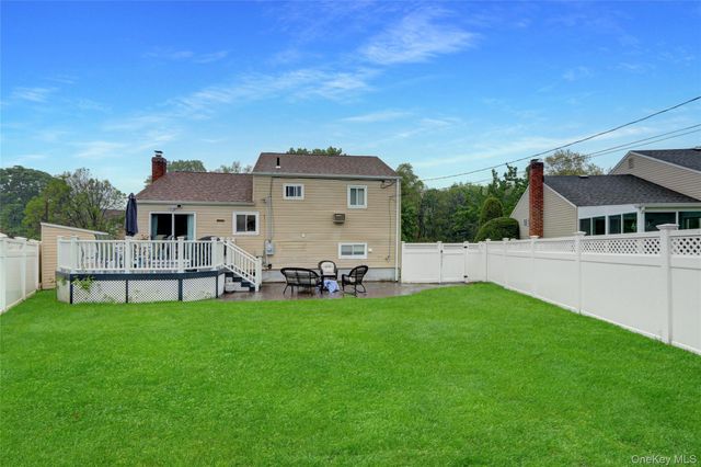 42 Briarwood Lane, Plainview, NY 11803