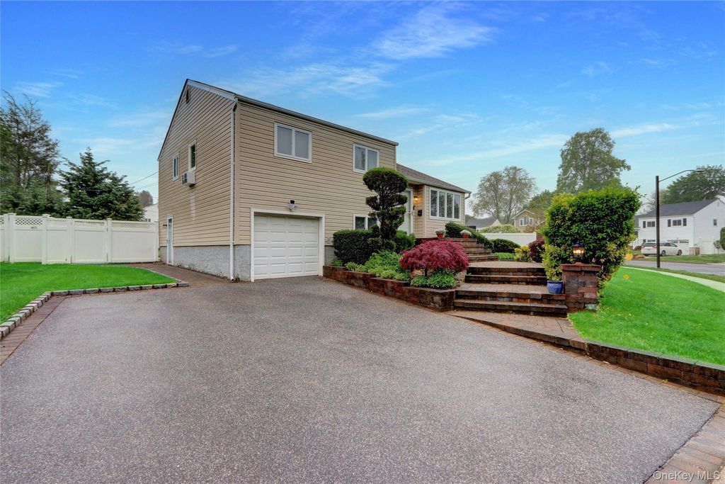 42 Briarwood Lane, Plainview, NY 11803