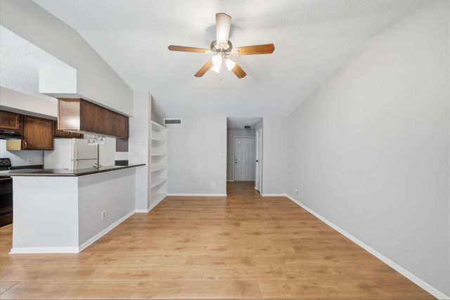 2120 El Paseo Street 2812, Houston, TX 77054