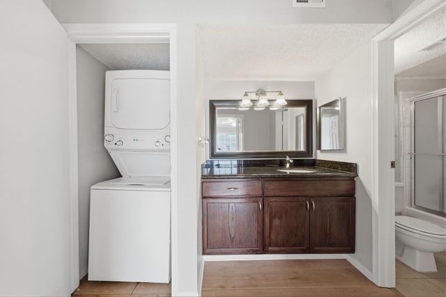 2120 El Paseo Street 2812, Houston, TX 77054