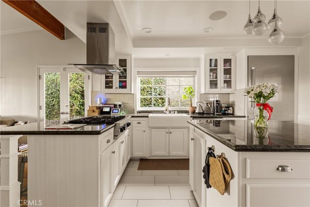 22370 Algunas Road, Woodland Hills, CA 91364
