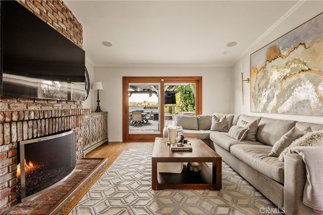 22370 Algunas Road, Woodland Hills, CA 91364