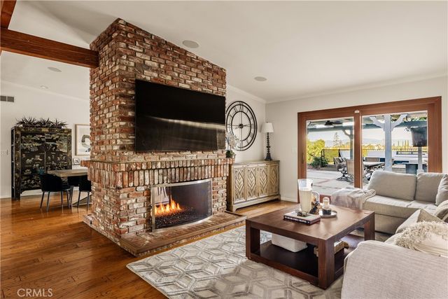 22370 Algunas Road, Woodland Hills, CA 91364