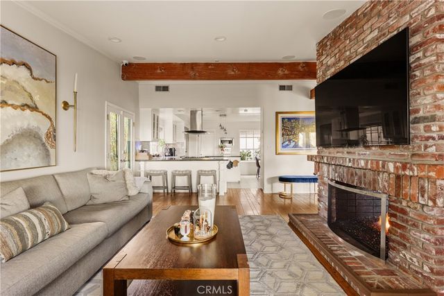 22370 Algunas Road, Woodland Hills, CA 91364