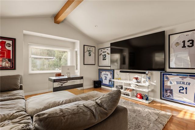 22370 Algunas Road, Woodland Hills, CA 91364