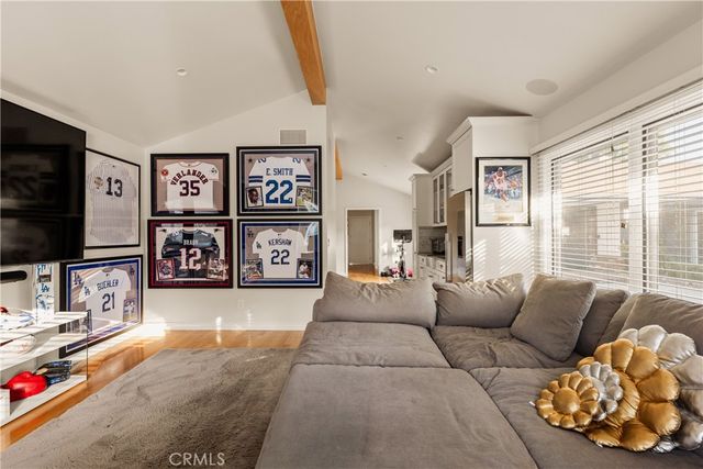 22370 Algunas Road, Woodland Hills, CA 91364