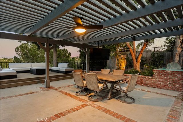 22370 Algunas Road, Woodland Hills, CA 91364