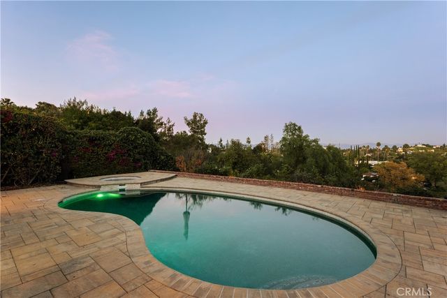 22370 Algunas Road, Woodland Hills, CA 91364