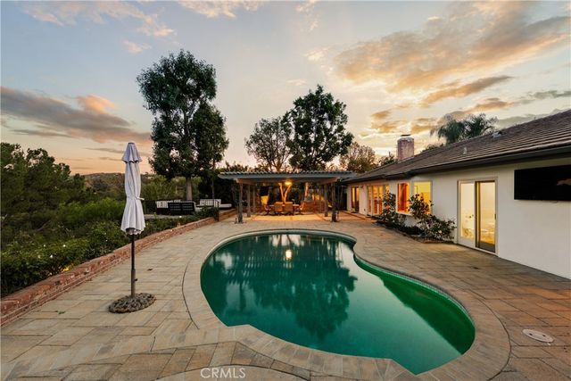 22370 Algunas Road, Woodland Hills, CA 91364