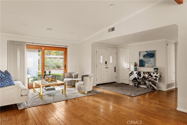 22370 Algunas Road, Woodland Hills, CA 91364