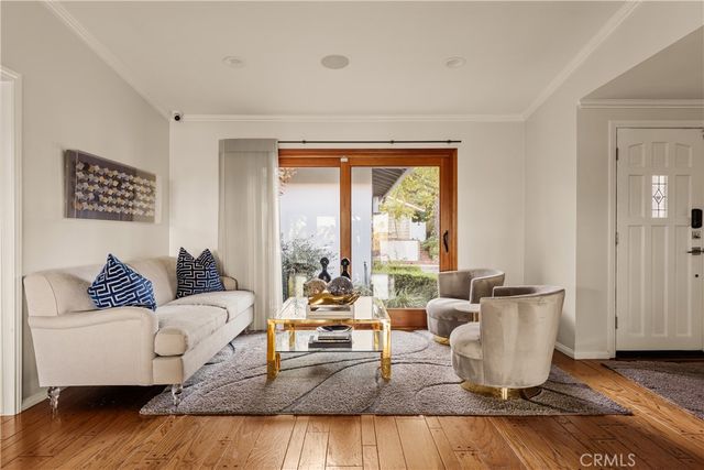 22370 Algunas Road, Woodland Hills, CA 91364
