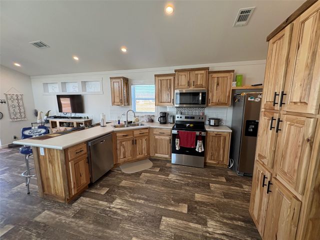 786 Holiday Village Dr, Quitman, TX 75783