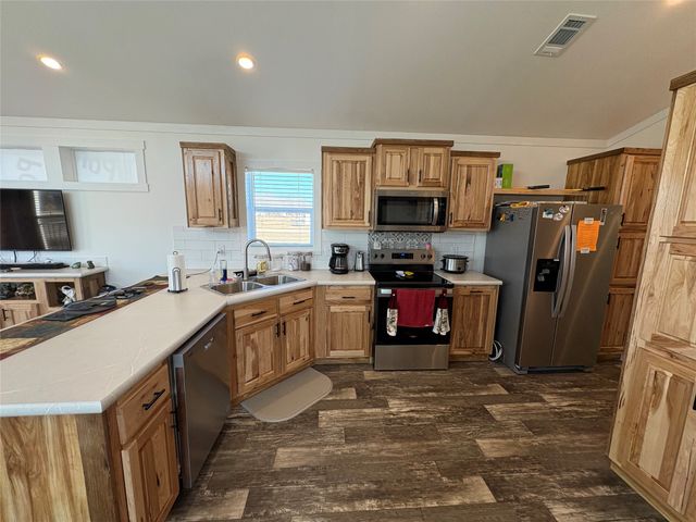 786 Holiday Village Dr, Quitman, TX 75783