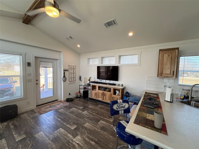 786 Holiday Village Dr, Quitman, TX 75783