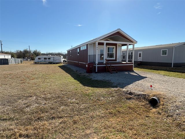 786 Holiday Village Dr, Quitman, TX 75783