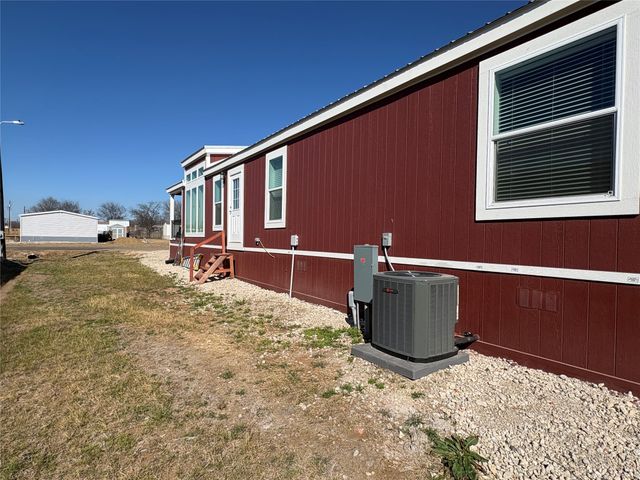 786 Holiday Village Dr, Quitman, TX 75783