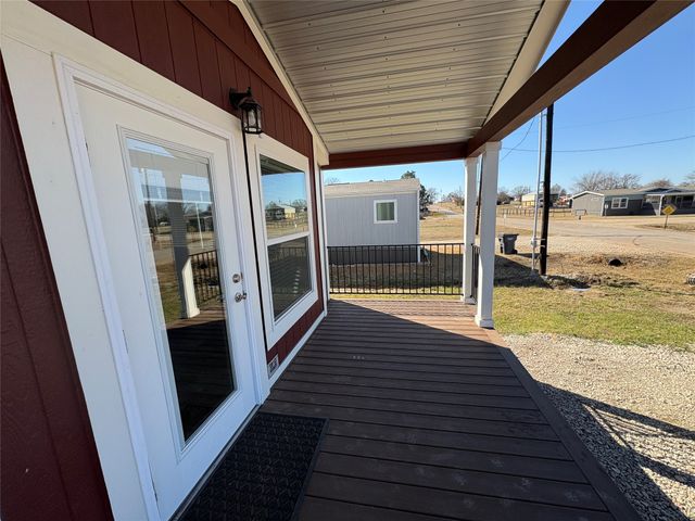 786 Holiday Village Dr, Quitman, TX 75783