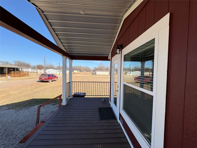 786 Holiday Village Dr, Quitman, TX 75783