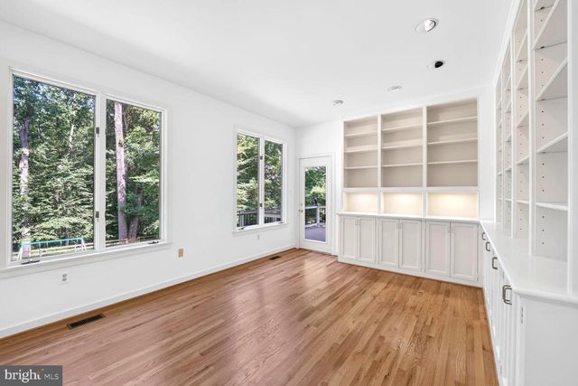 11455 S GLEN RD, Potomac, MD 20854