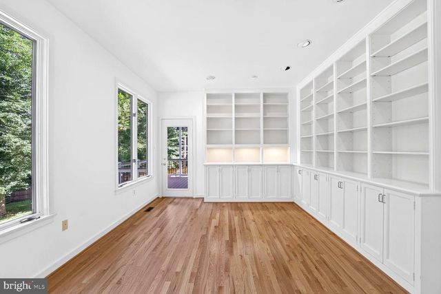 11455 S GLEN RD, Potomac, MD 20854