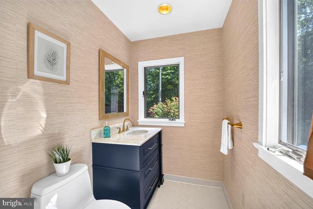 11455 S GLEN RD, Potomac, MD 20854