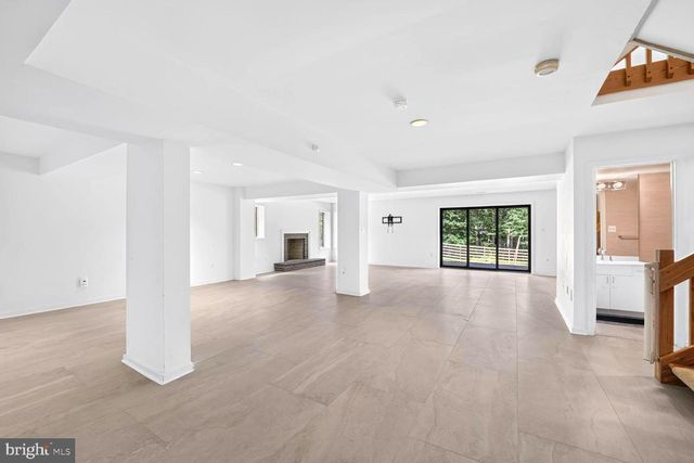 11455 S GLEN RD, Potomac, MD 20854