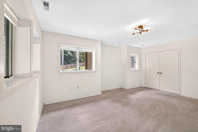 11455 S GLEN RD, Potomac, MD 20854