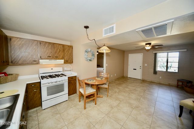 401 W Esperanza Blvd Apt A, Green Valley, AZ 85614