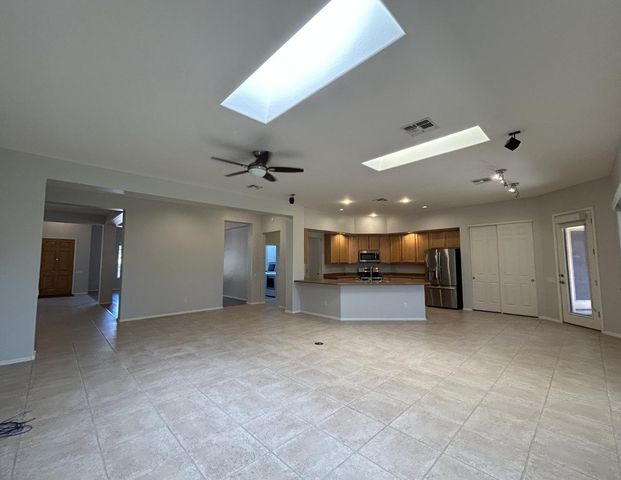 26041 N FERNBUSH, Phoenix, AZ 85083