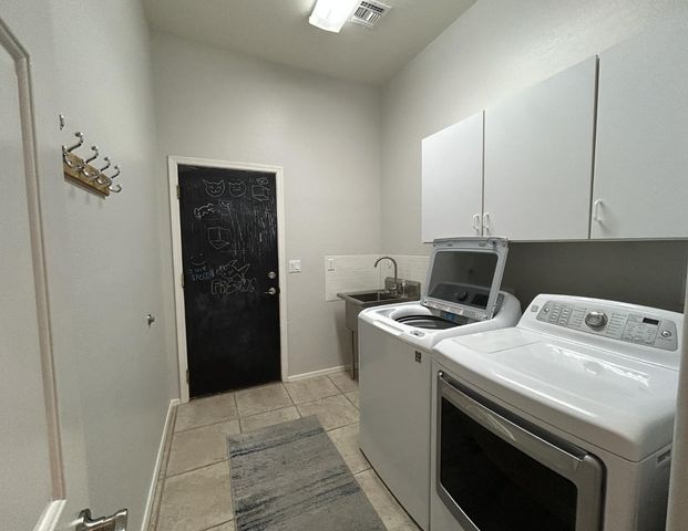 26041 N FERNBUSH, Phoenix, AZ 85083