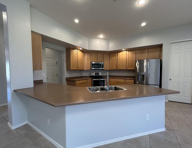 26041 N FERNBUSH, Phoenix, AZ 85083