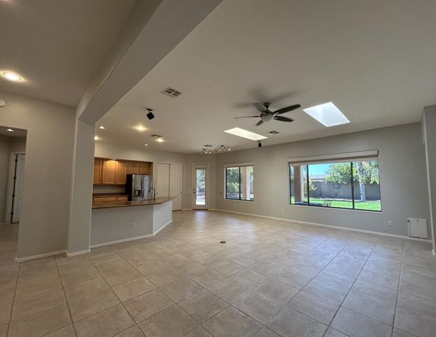 26041 N FERNBUSH, Phoenix, AZ 85083