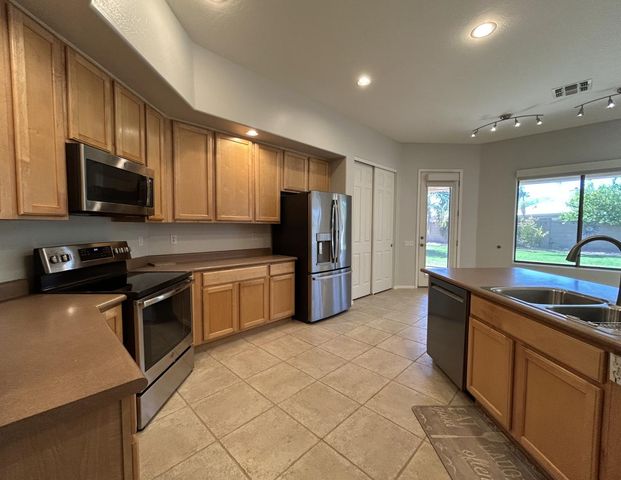 26041 N FERNBUSH, Phoenix, AZ 85083