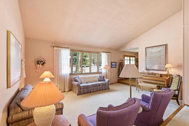 816 Woodview Drive, Sun Prairie, WI 53590