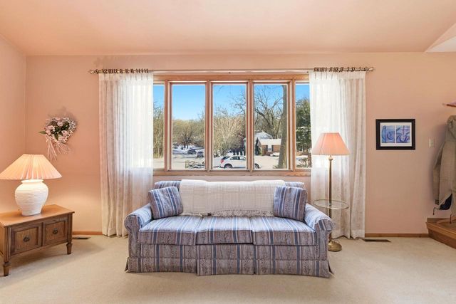 816 Woodview Drive, Sun Prairie, WI 53590