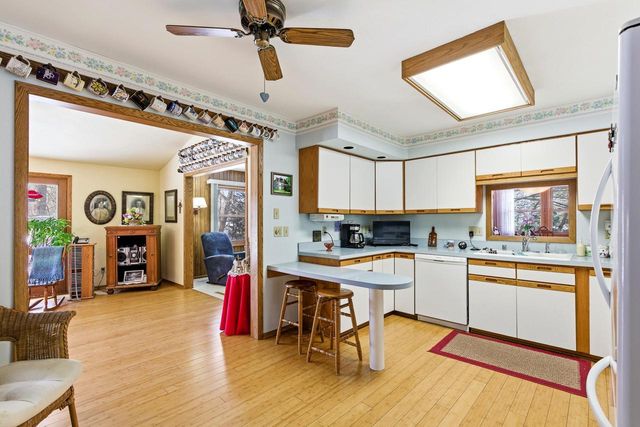 816 Woodview Drive, Sun Prairie, WI 53590